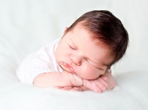 bebe recién nacido durmiendo